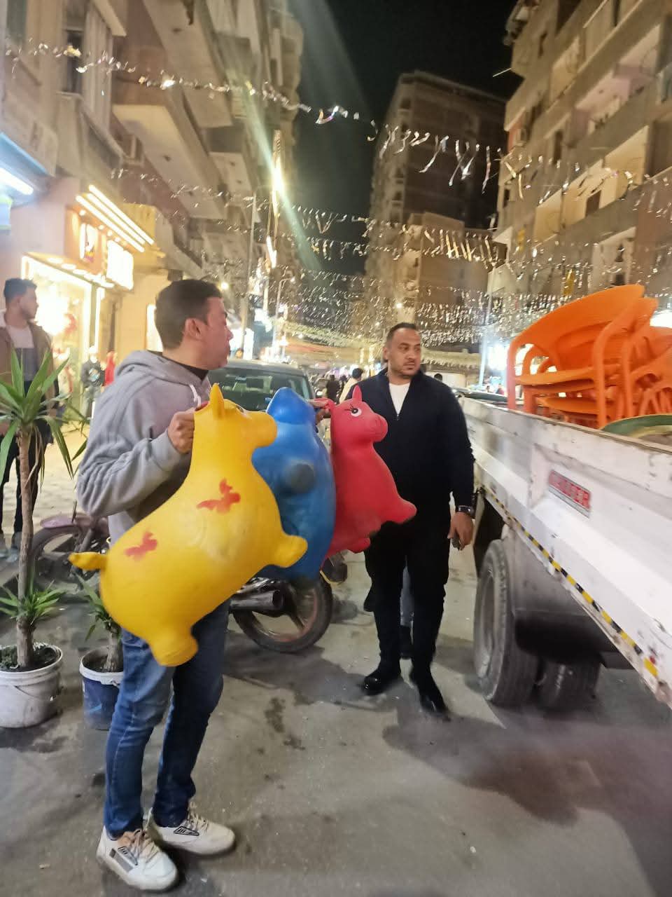 ألعاب أطفال رمضان.. ضمن حملة لإزالة اشغالات الطريق بشوارع دمنهور