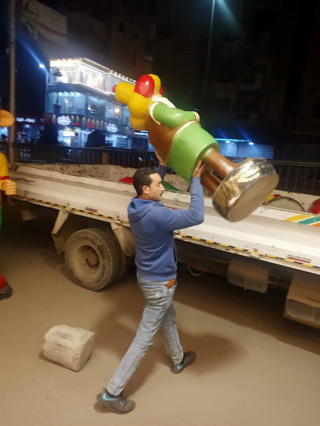 ألعاب أطفال رمضان.. ضمن حملة لإزالة اشغالات الطريق بشوارع دمنهور