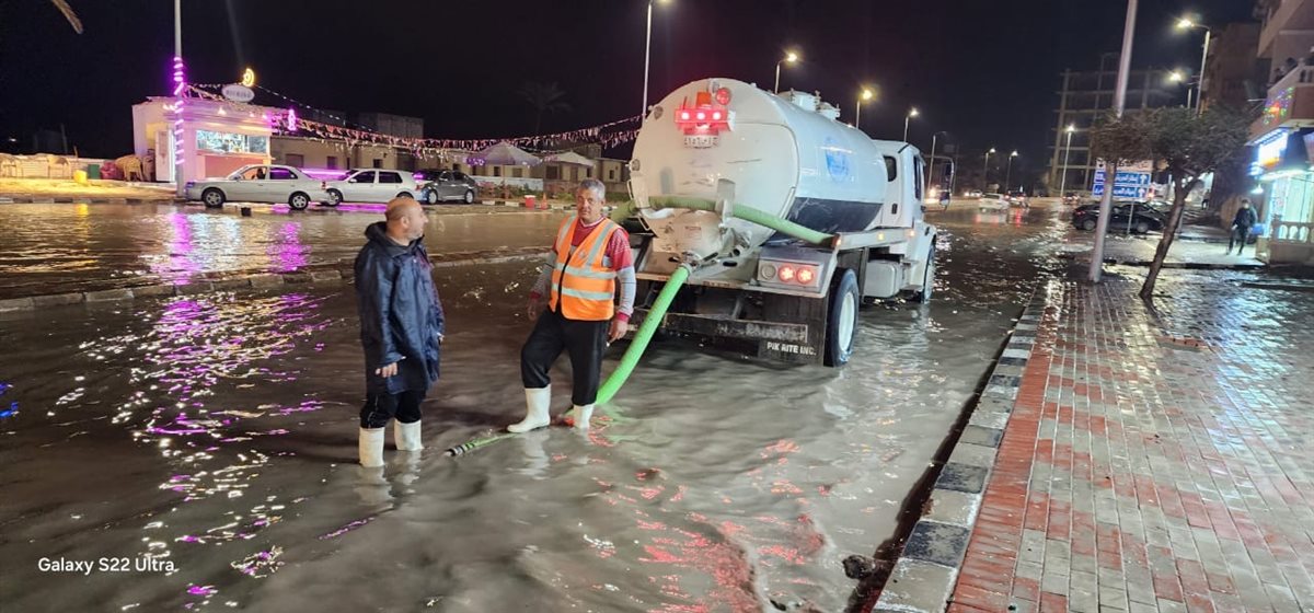 شفط مياه الأمطار من الشوارع&nbsp;