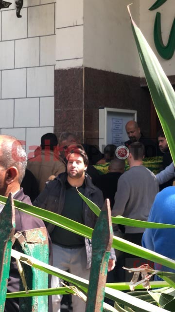 تامر هجرس يشيع جثمان والدة زوجته من مسجد مصطفى محمود