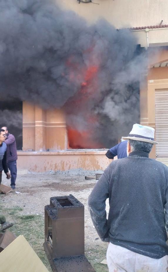 جانب من الحريق