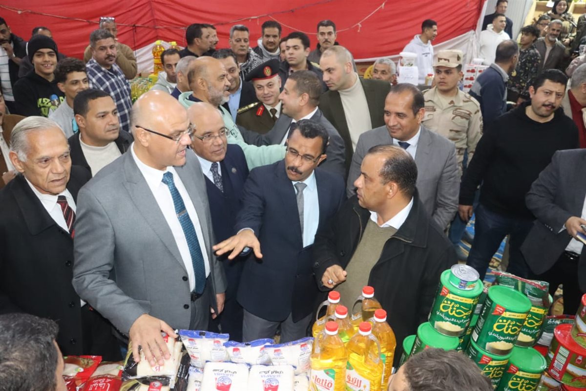 محافظ القليوبيه يفتتح معرضين أهلاً رمضان بمدينتي بنها وكفر شكر لبيع السلع الغذائيه بأسعار مخفضة