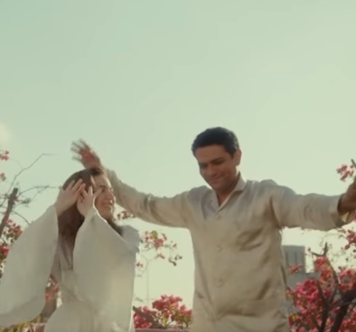  وصلة رقص لـ مي عز الدين على أغاني الكينج محمد منير مع آسر ياسين