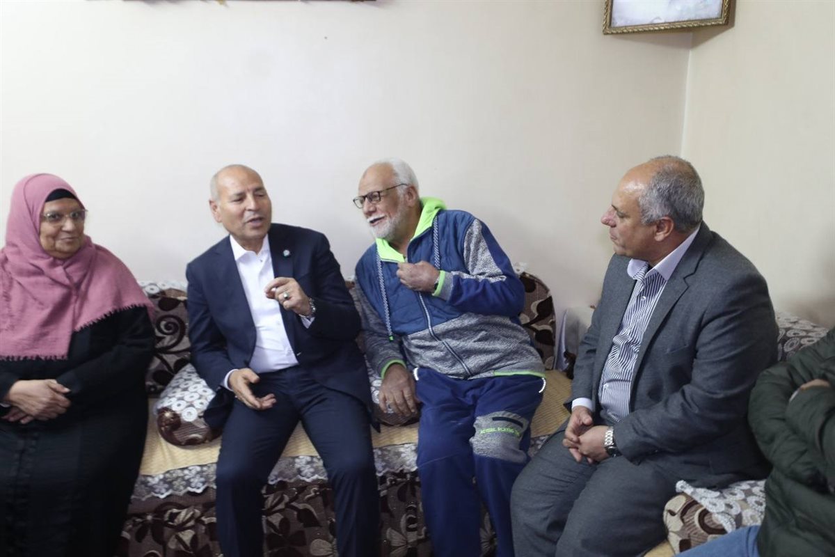 وزير الشباب ومحافظ القاهرة وسط أهالي المطرية