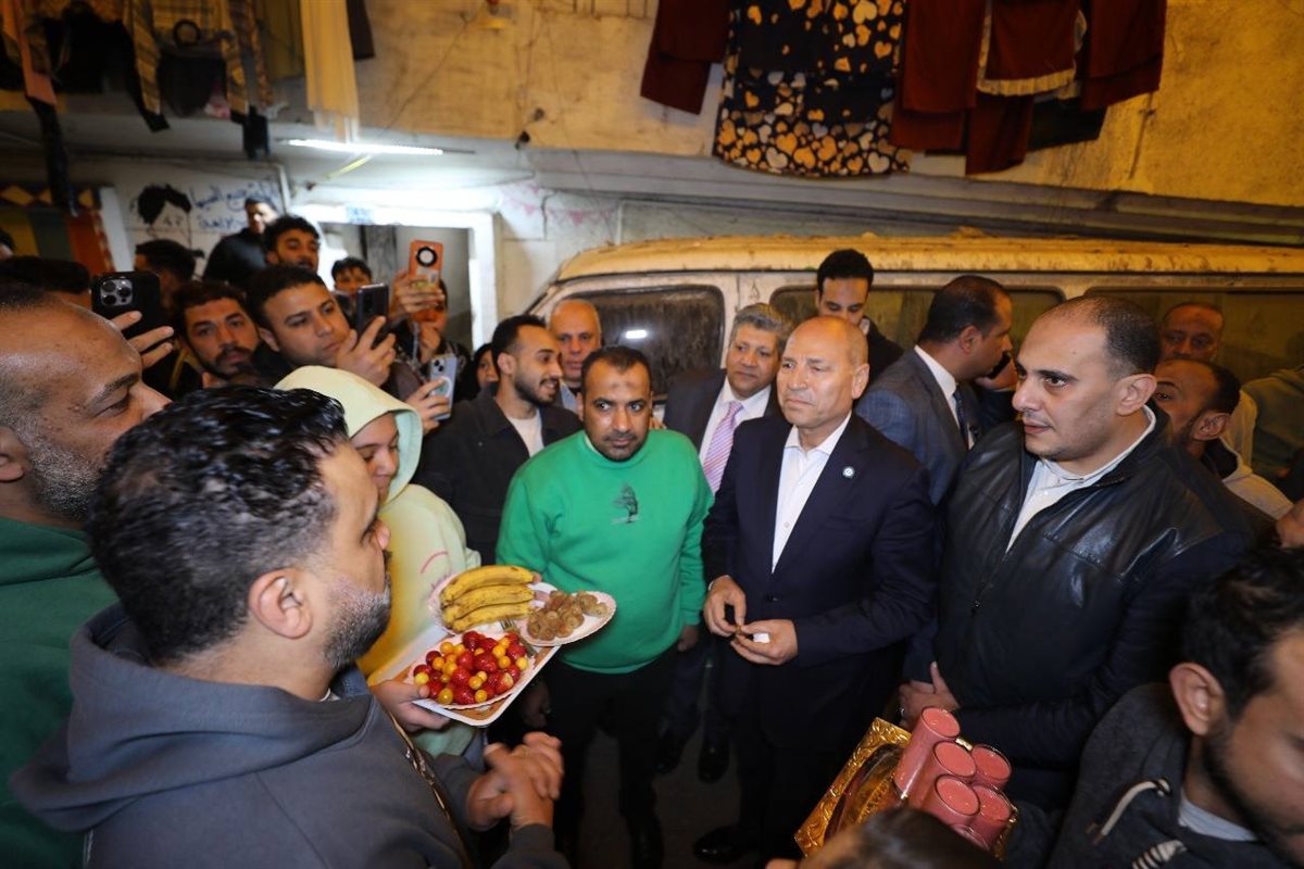 وزير الشباب ومحافظ القاهرة وسط أهالي المطرية