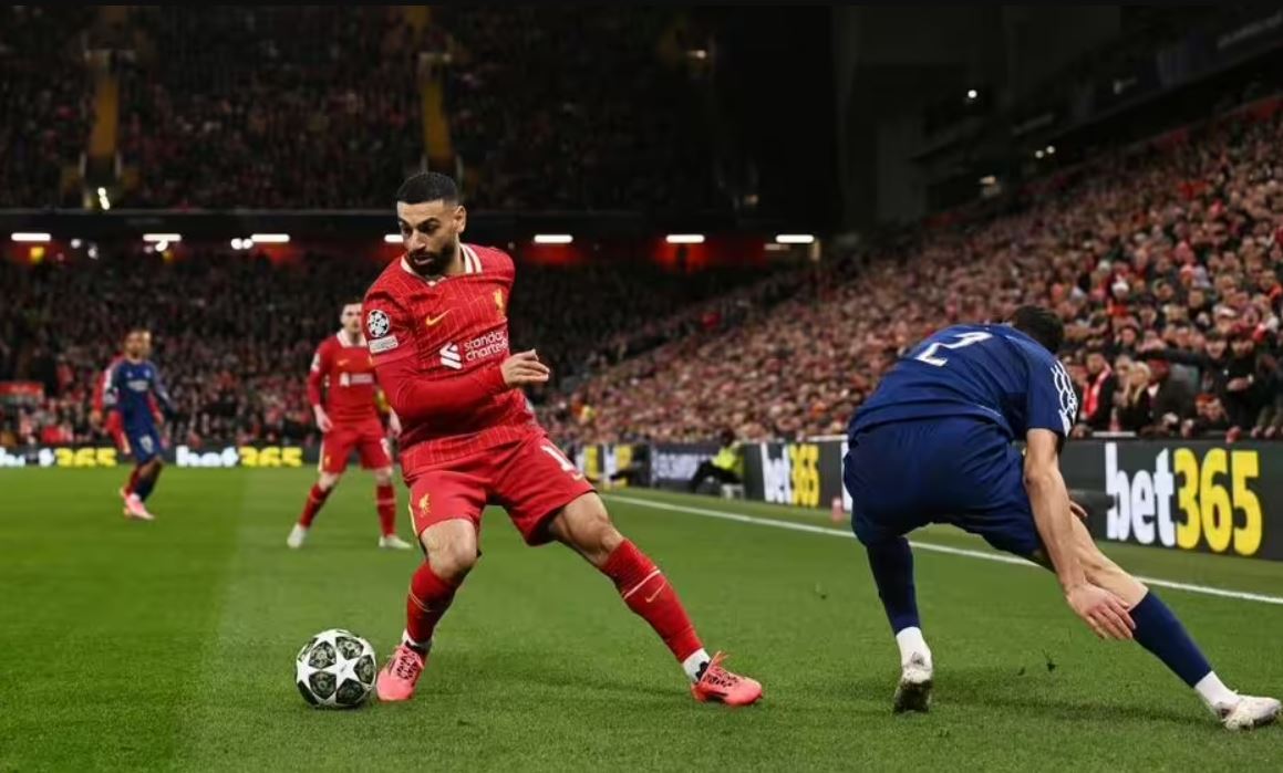 محمد صلاح من مباراة ليفربول وباريس سان جيرمان 