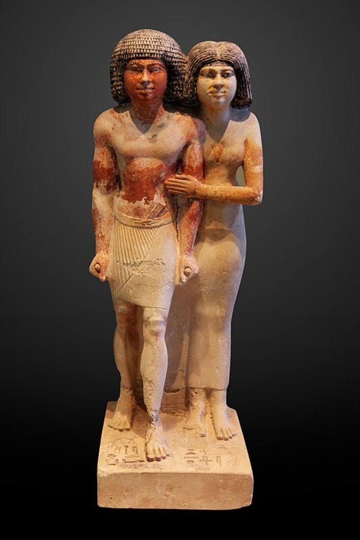  مجموعة من تماثيل الأفراد في مصر القديمة