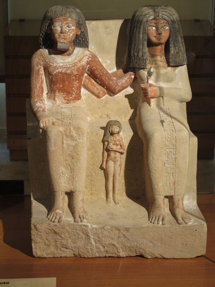  مجموعة من تماثيل الأفراد في مصر القديمة