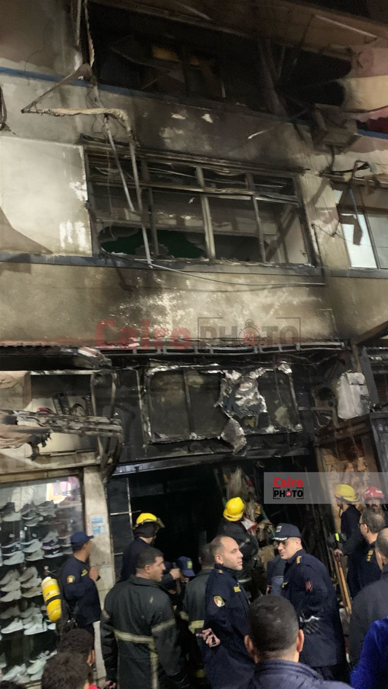 السيطرة على حريق هائل في منطقة سكنية تجارية ببورسعيد