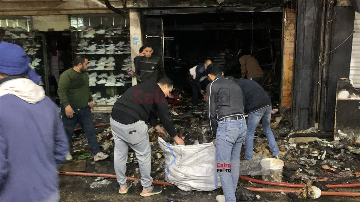 السيطرة على حريق هائل في منطقة سكنية تجارية ببورسعيد