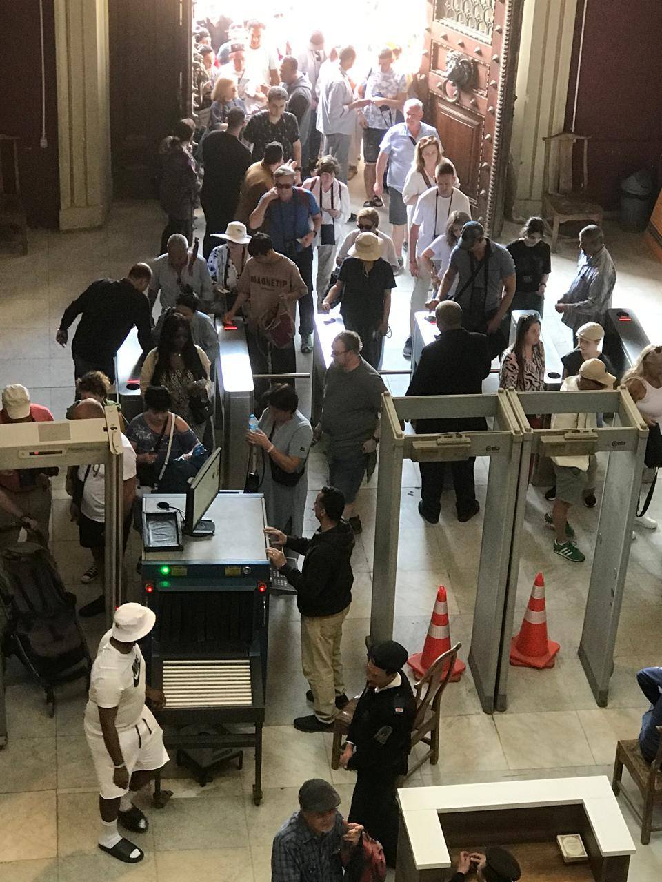 إقبال كبير من السائحين على المتحف المصري بالتحرير 