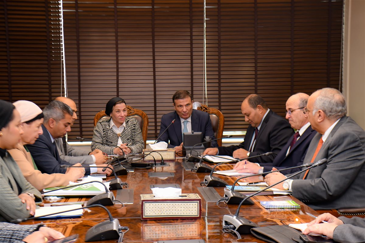 وزيرا البيئة والزراعة يبحثان الاستفادة من المخلفات الحيوانية