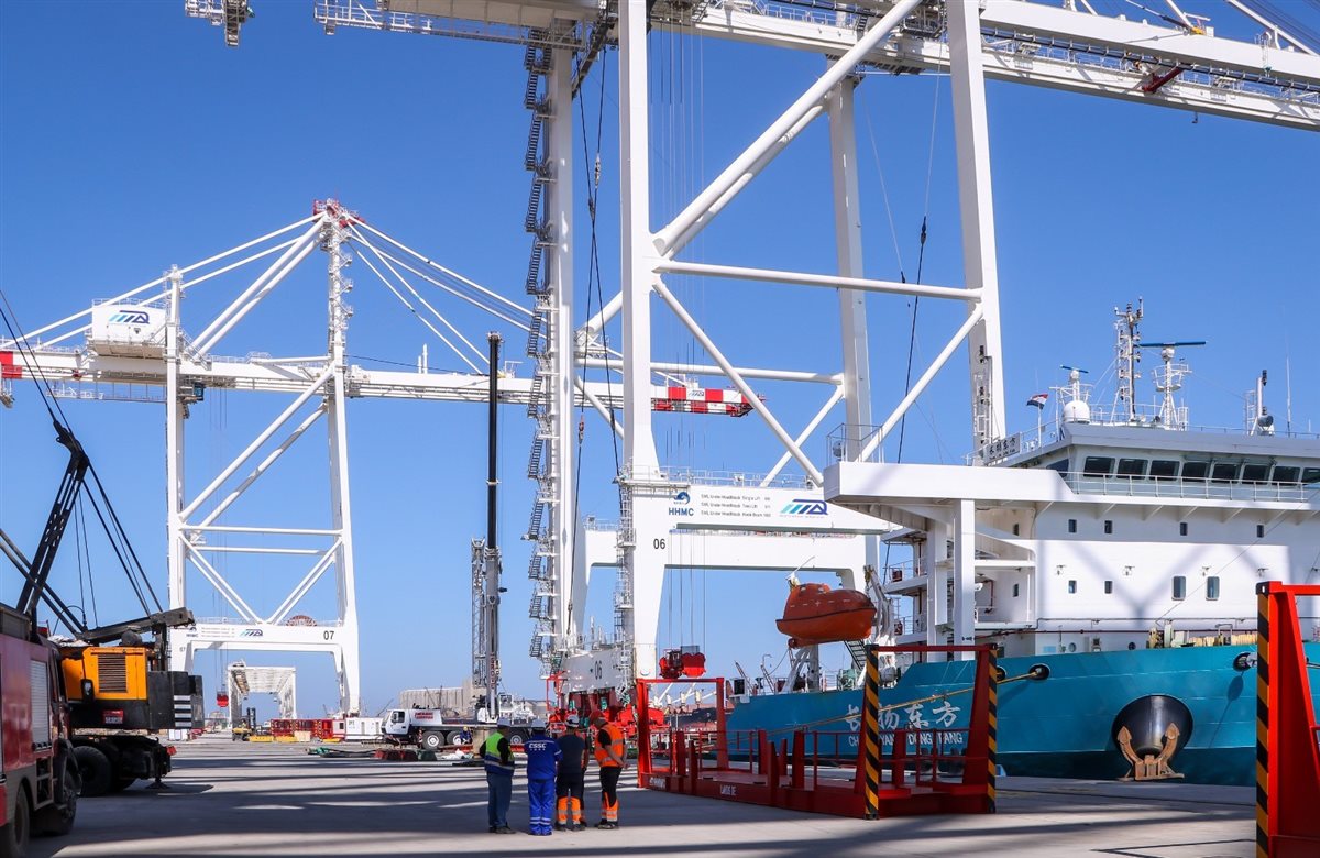 أوناش الرصيف العملاقة لمحطة حاويات تحيا مصر 1