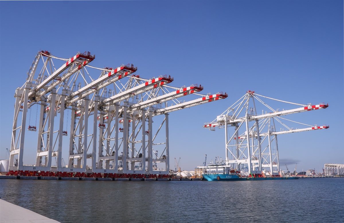 أوناش الرصيف العملاقة لمحطة حاويات تحيا مصر 1