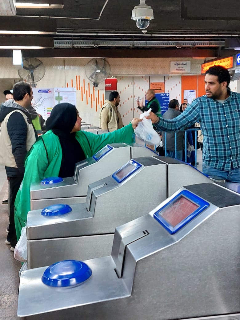 حملة هنفطر في المحطة بمحطات مترو الأنفاق