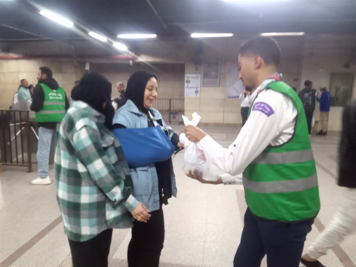 حملة هنفطر في المحطة بمحطات مترو الأنفاق