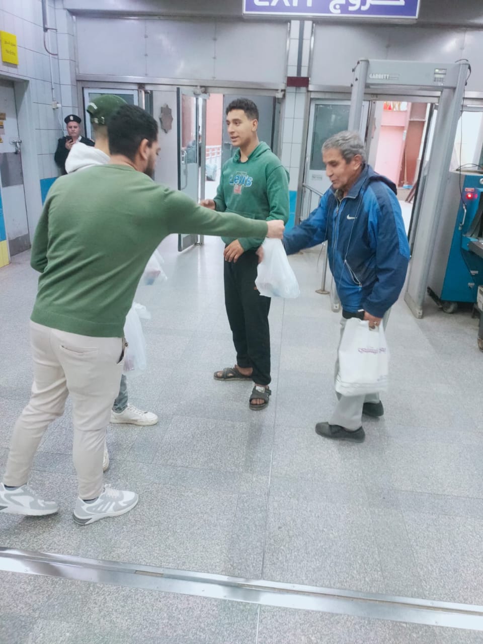 حملة هنفطر في المحطة بمحطات مترو الأنفاق