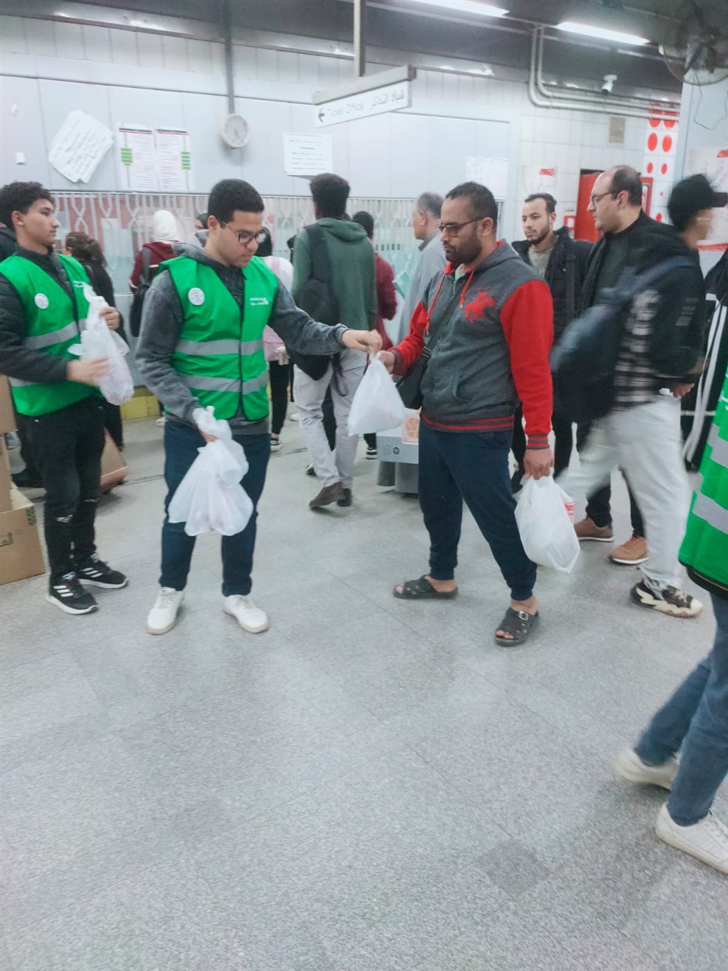 حملة هنفطر في المحطة بمحطات مترو الأنفاق