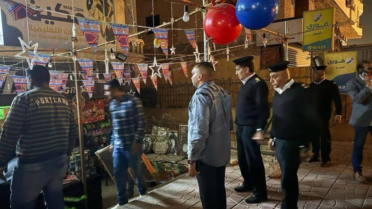 غلق وتشميع مقاهي وكافيهات مخالفة بحدائق الأهرام