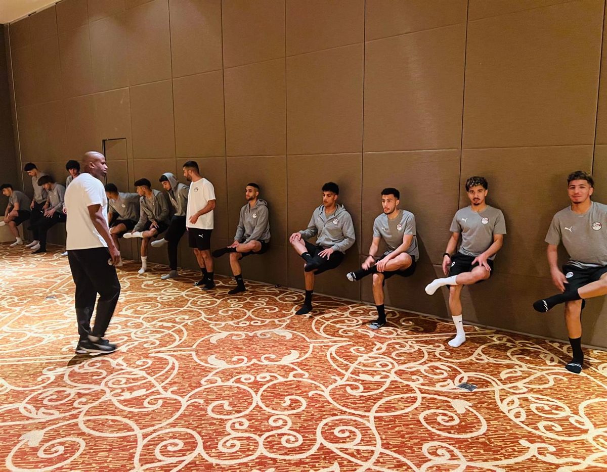 نبيه يستهل معسكر الشباب في قطر بمحاضرة عن إيجابيات وسلبيات ودية زد