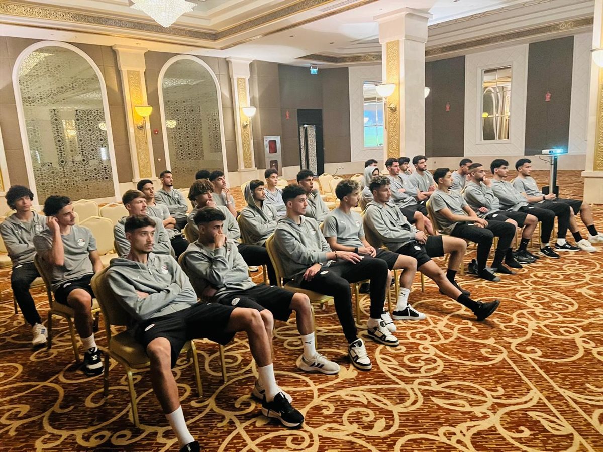 نبيه يستهل معسكر الشباب في قطر بمحاضرة عن إيجابيات وسلبيات ودية زد