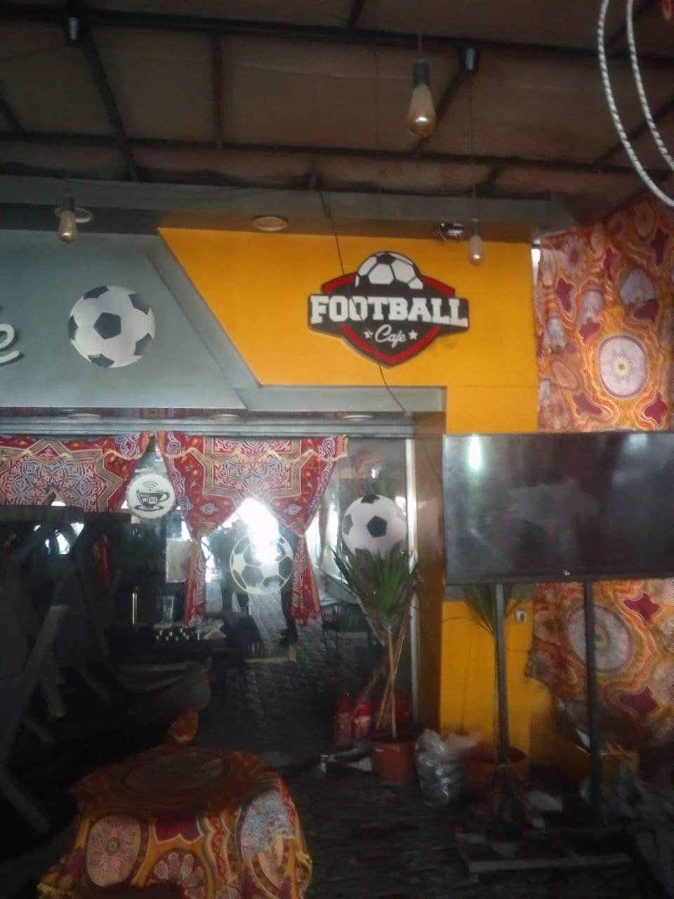 غلق وتشميع كافيه فوتبول لمخالفته التراخيص بمدينة نصر