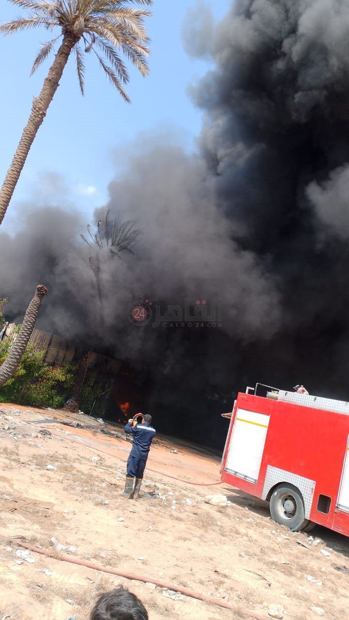 حريق مصنع للكيماويات بالشرقية (1)