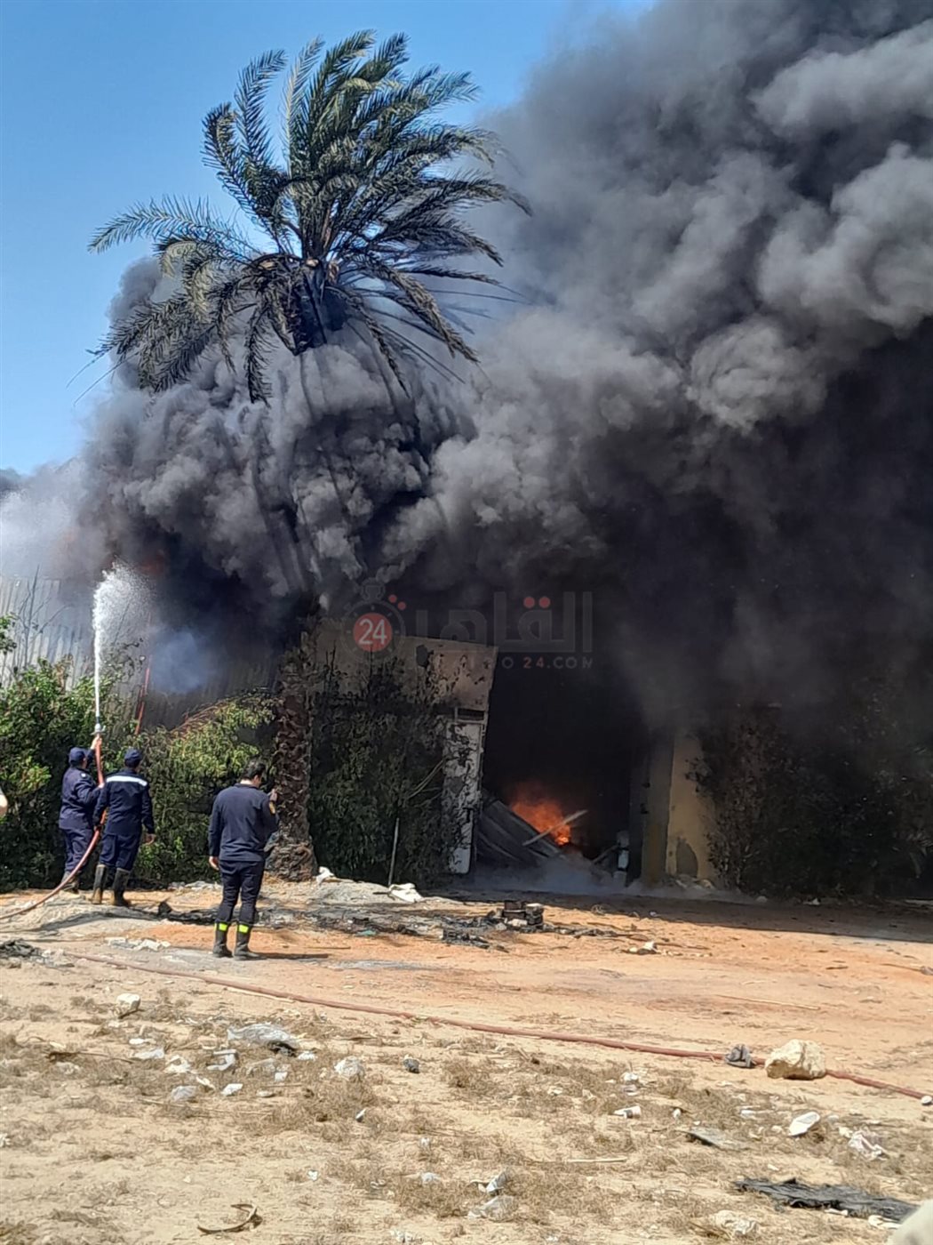 حريق مصنع للكيماويات بالشرقية (4)