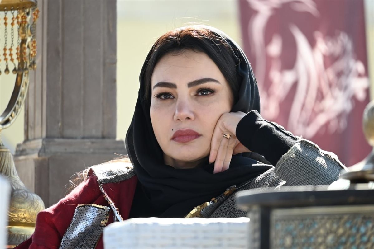 الفنانة دينا فؤاد