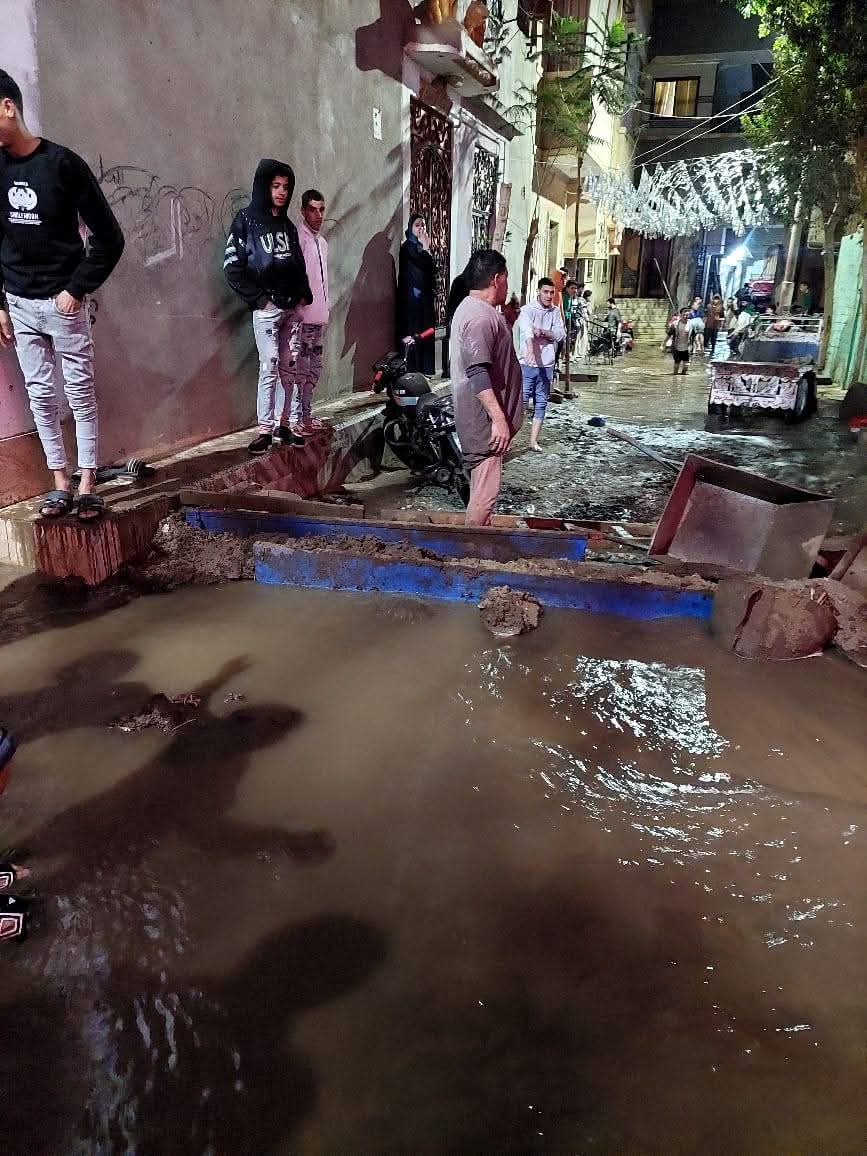 السيطرة على انفجار خط مياه بميت شهالة بالمنوفية