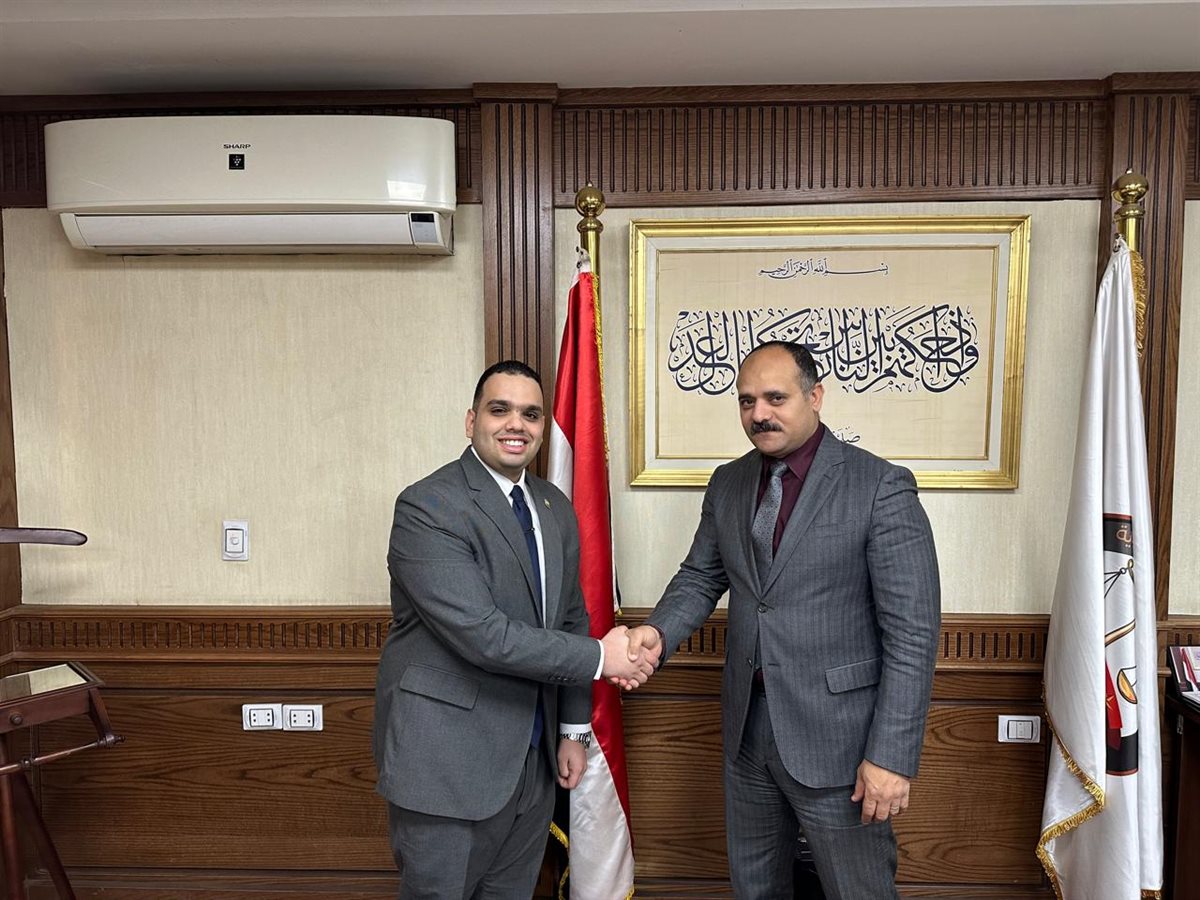 تكريم الأستاذ نجيب محفوظ وكيل النائب العام بنيابة قسم الجيزة