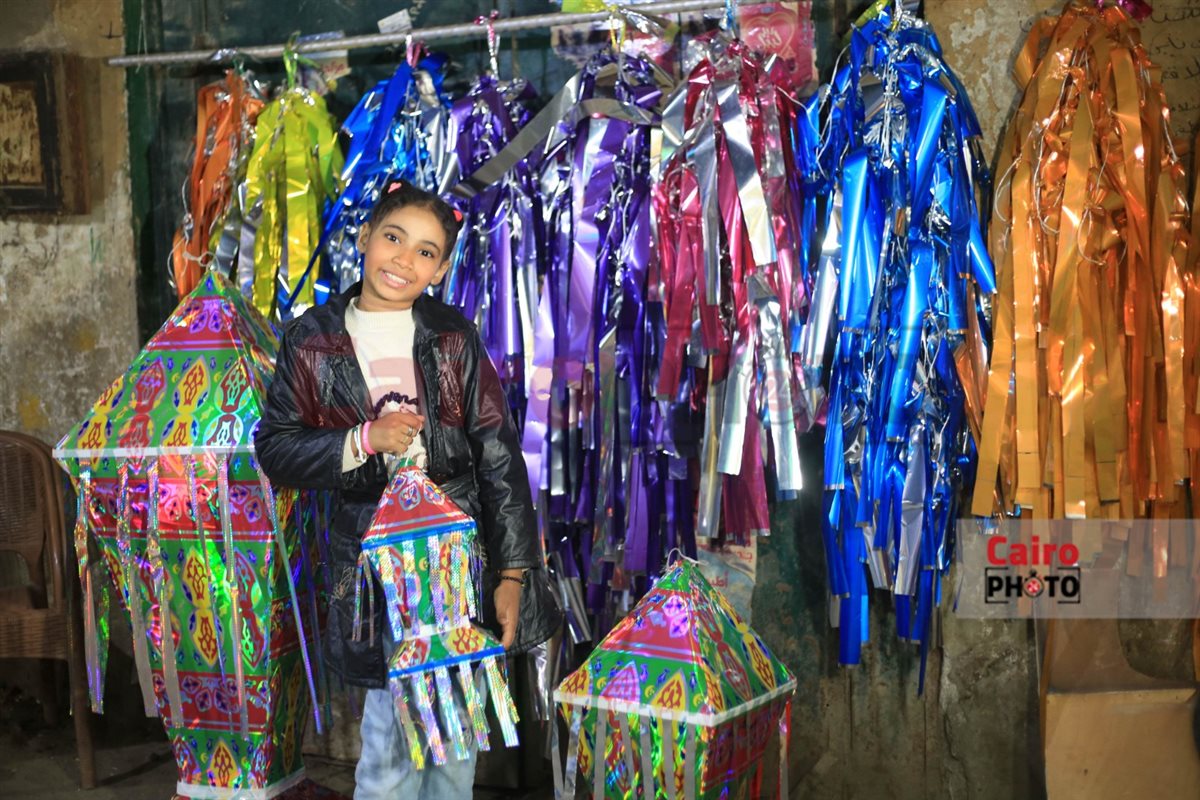 عم أمير صاحب أقدم محل لبيع الزينة في بولاق الدكرور