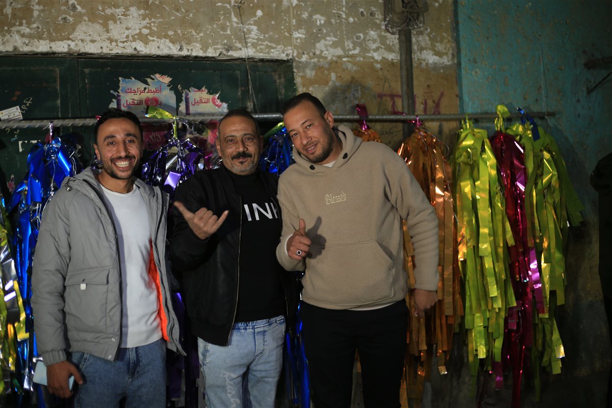 عم أمير صاحب أقدم محل لبيع الزينة في بولاق الدكرور