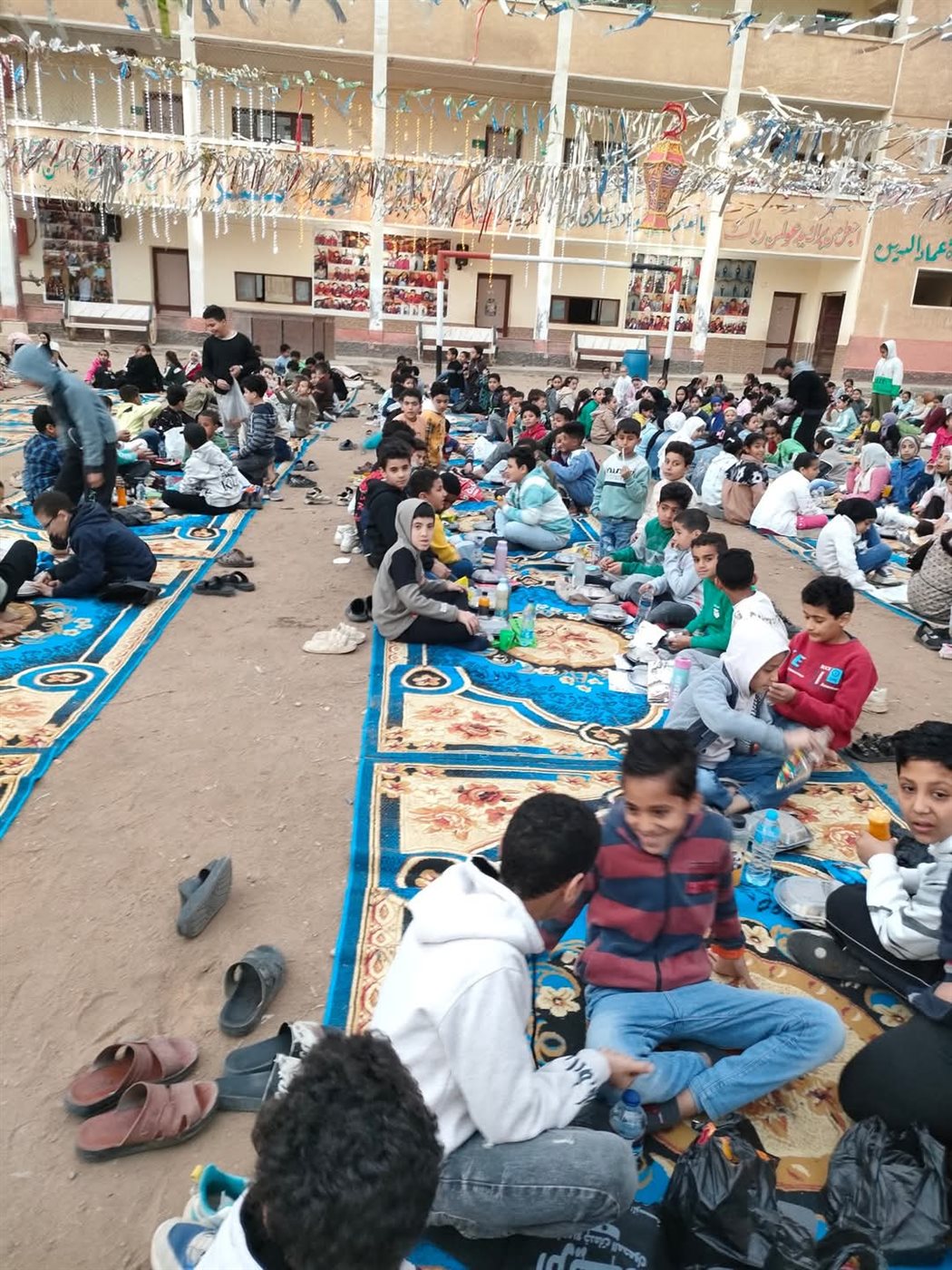 إفطار جماعي لتلاميذ مدرسة ابتدائي بالمنوفية