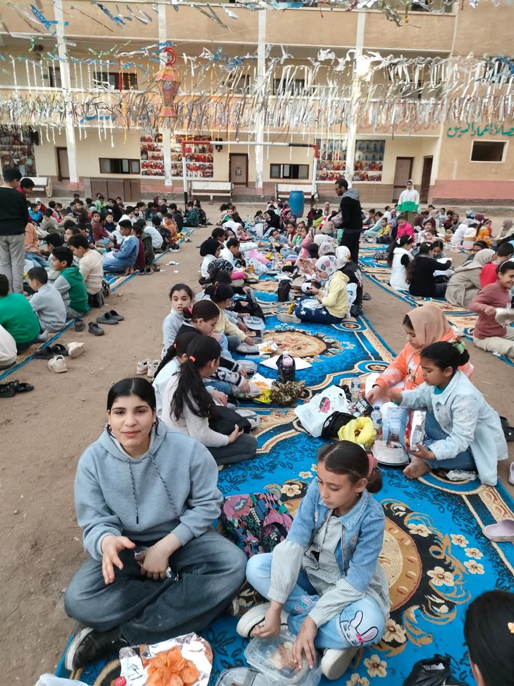 إفطار جماعي لتلاميذ مدرسة ابتدائي بالمنوفية
