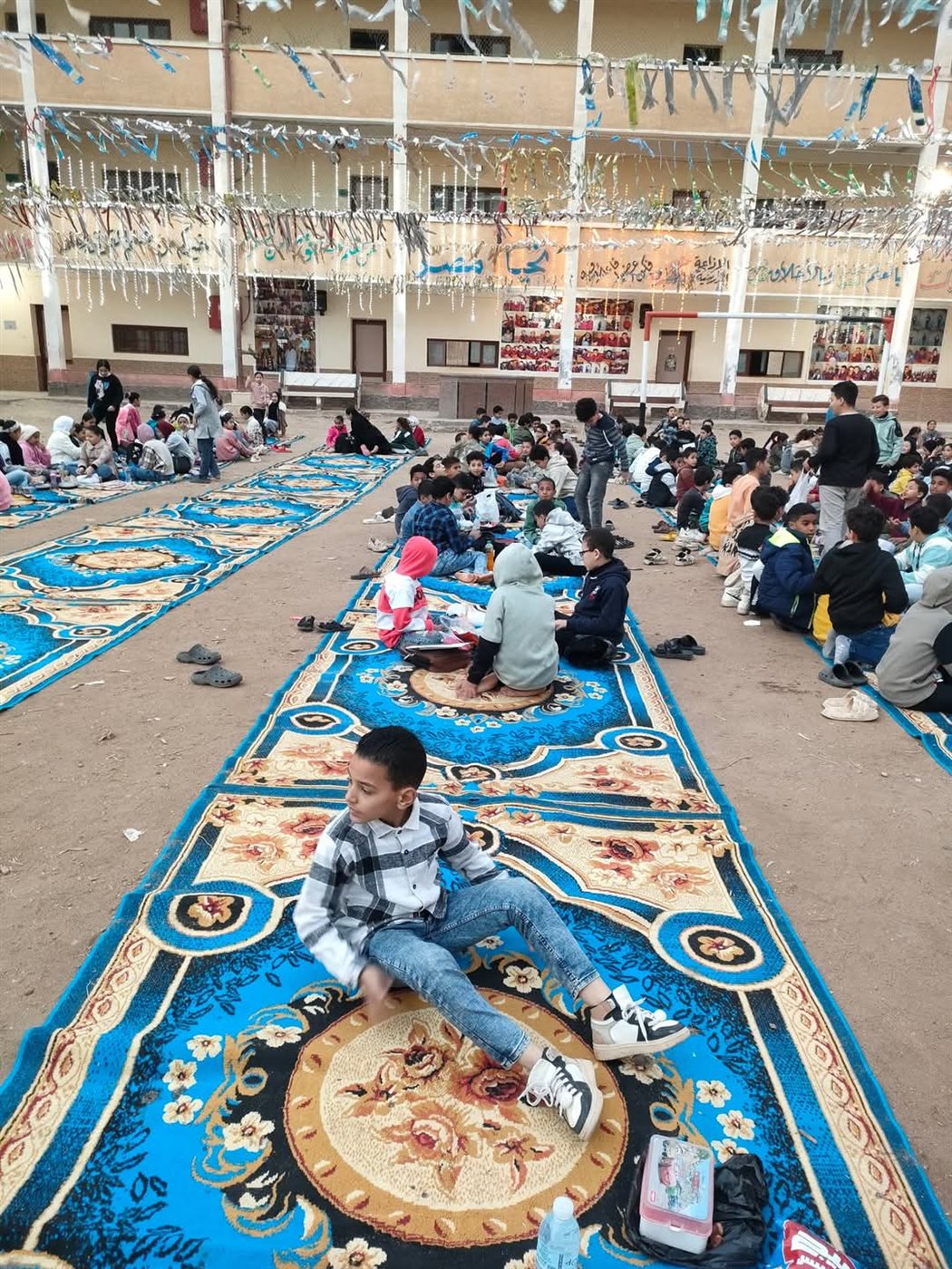 إفطار جماعي لتلاميذ مدرسة ابتدائي بالمنوفية
