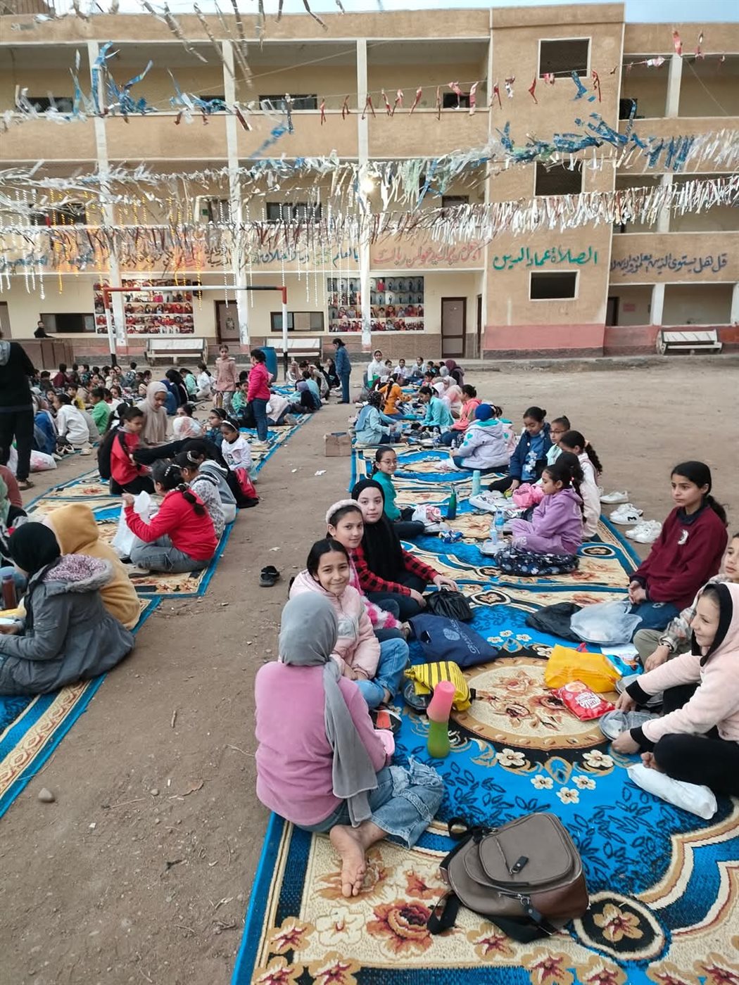 إفطار جماعي لتلاميذ مدرسة ابتدائي بالمنوفية