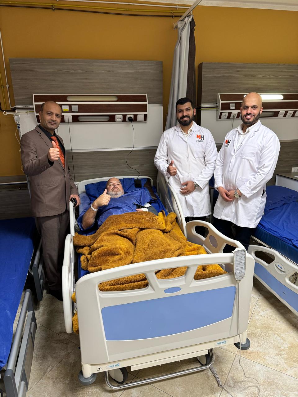 السائح الانجليزي بعد إجراء العملية 