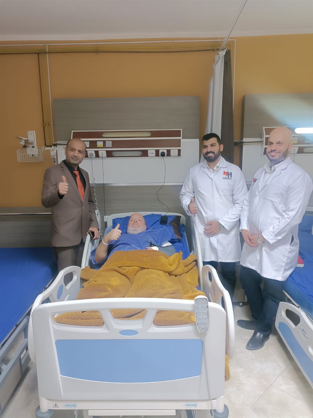 السائح الانجليزي بعد إجراء العملية 