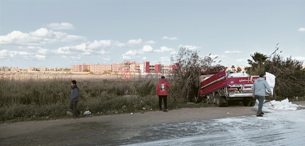 إصابة 4 أشخاص في انقلاب سيارة على الطريق الدولي الساحلي بجمصة (1)