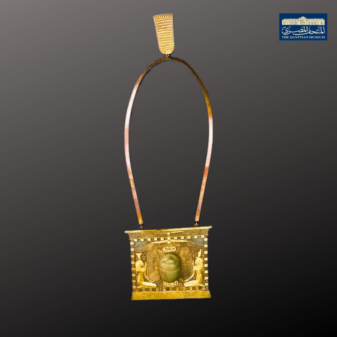 صدرية ذهبية على شكل ناووس