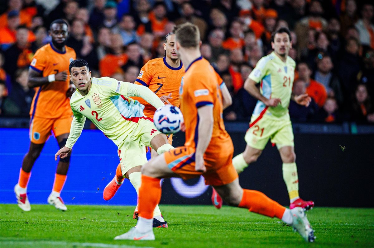 كيف تشاهد مباراة إسبانيا وهولندا بث مباشر اليوم؟