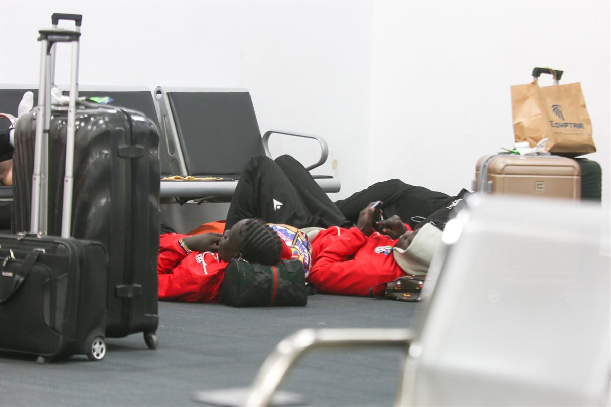 لاعبو منتخب جنوب السودان في مطار بنغازي