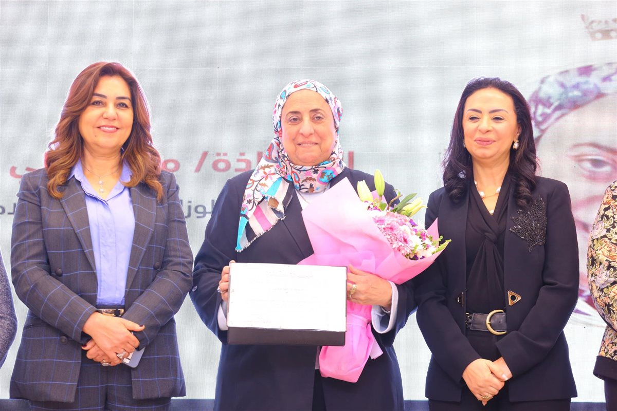 وزيرة التضامن تكرم الأمهات المثاليات بالوزارة وعلى رأسهم مرجريت صاروفيم ومها هلالي