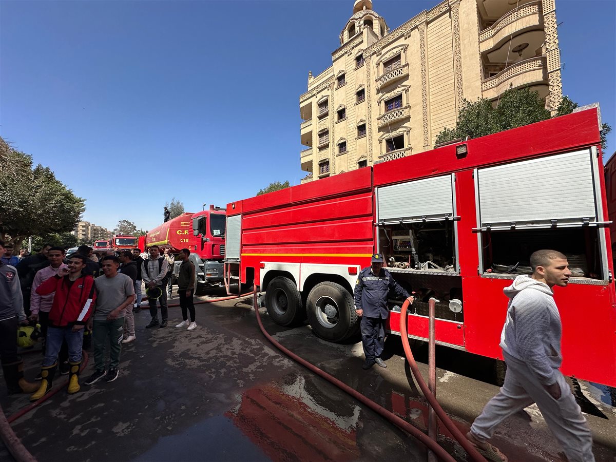 حريق يلتهم مخزن إكسسوارات هواتف بالمقطم ويمتد لحضانة مجاورة 