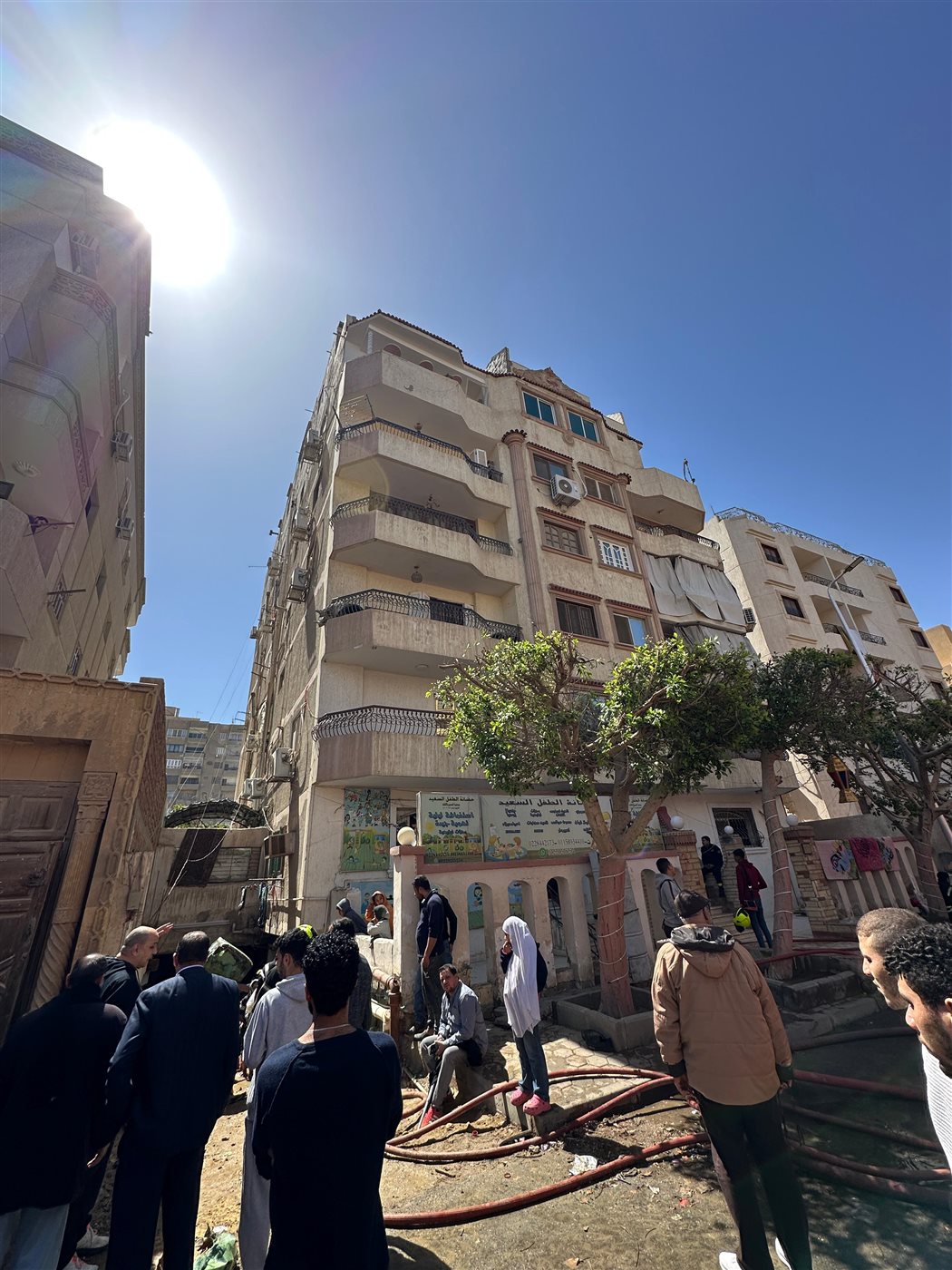 حريق يلتهم مخزن إكسسوارات هواتف بالمقطم ويمتد لحضانة مجاورة 