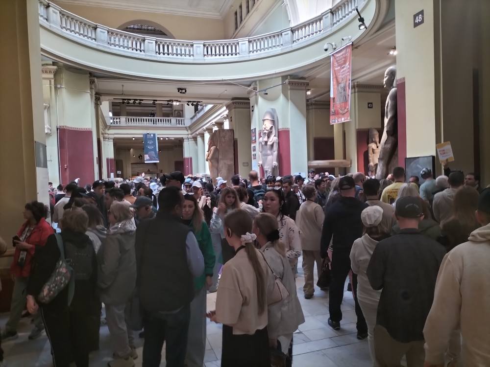 إقبال كبير من السائحين على زيارة المتحف المصري