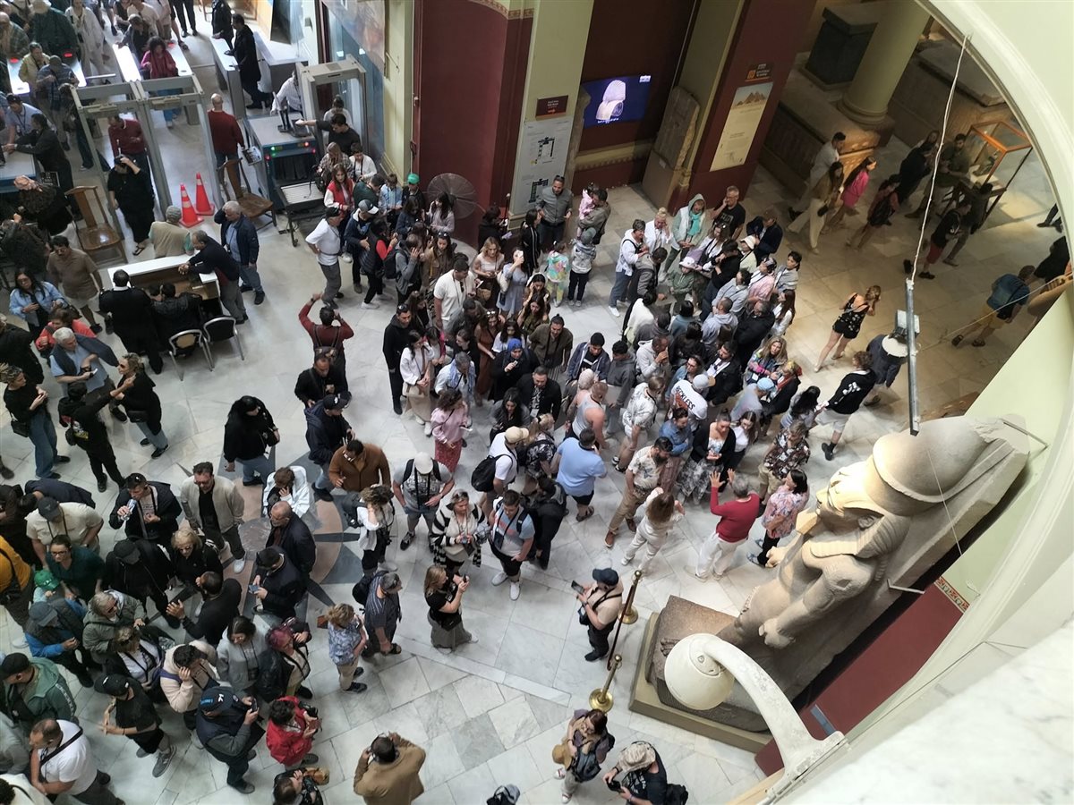 إقبال كبير من السائحين على زيارة المتحف المصري