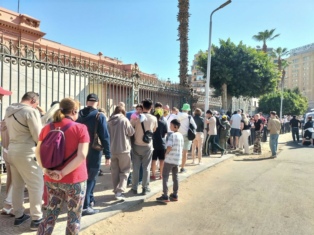 إقبال كبير من السائحين على زيارة المتحف المصري