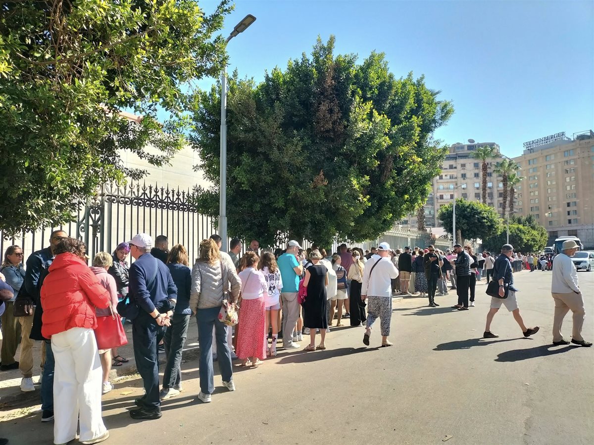إقبال كبير من السائحين على زيارة المتحف المصري